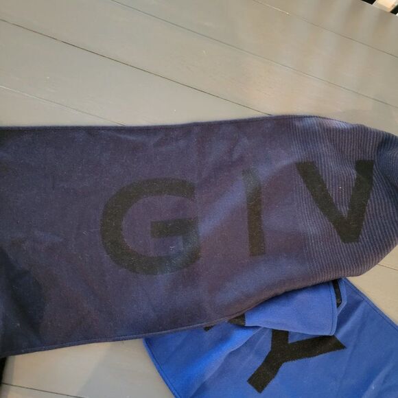 Givenchy Degrade Scarf With Logo in Blue & Black For Unisex - Made in It… - Picture 11 of 16